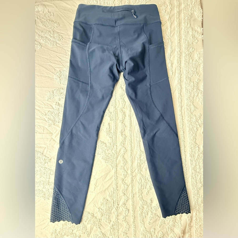 Lululemon Tight Stuff Tight II 25" in Navy , Size 6 - Picture 4 of 11